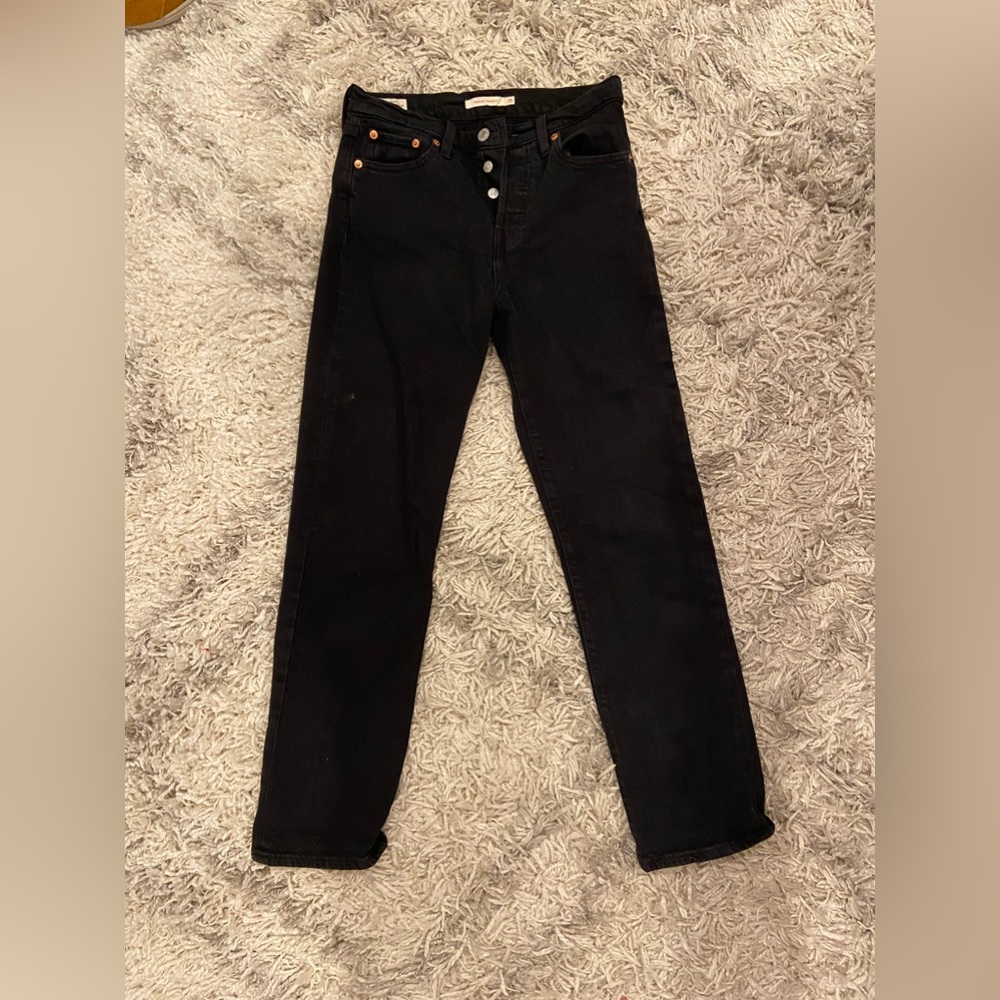 Black size 25 Levi’s wedgie straight